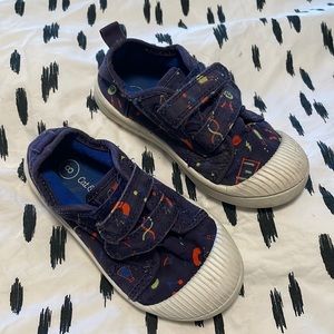 Size 8 cat and jack toddler shoes boy
